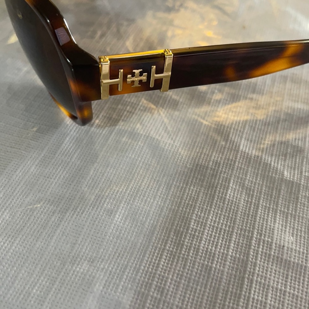 Toryburch sunglasses 🕶 used in good condition